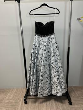 Ellie Wilde Black Size 2 $300 Tea Length Floor Length A-line Dress on Queenly
