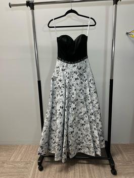 Ellie Wilde Black Size 2 $300 Tea Length Floor Length A-line Dress on Queenly