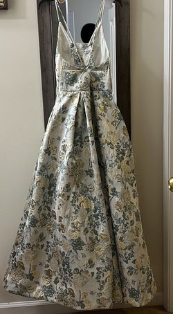 B. Darlin Multicolor Size 4 V Neck Short Height Ball gown on Queenly