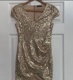 Piao Liang Fu Shi Gold Size 2 Sequined Midi Cocktail Dress on Queenly