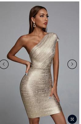 Bella Barnett Gold Size 0 Homecoming $300 One Shoulder Fitted Cocktail Dress on Queenly