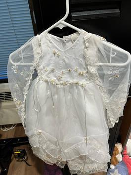 Tip Top White Size 0 Flower Girl Ball gown on Queenly