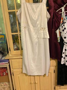 White Size 24 Cocktail Dress on Queenly