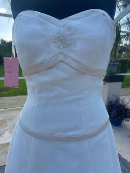 Wedding gown White Size 2 Train Sweetheart $300 A-line Dress on Queenly
