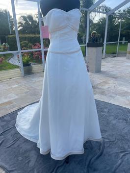 Wedding gown White Size 2 Train Sweetheart $300 A-line Dress on Queenly