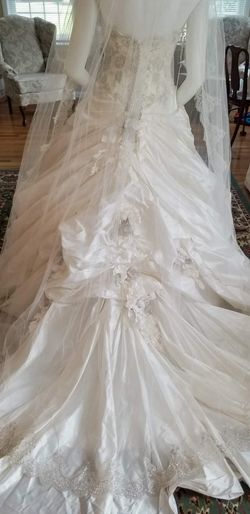 Style Dauphine Ian Stuart White Size 4 Floor Length Strapless Embroidery Train Ball gown on Queenly