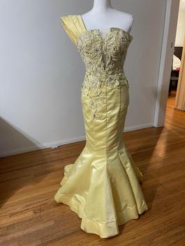 MNM Couture Yellow Size 0 Black Tie Mermaid Dress on Queenly