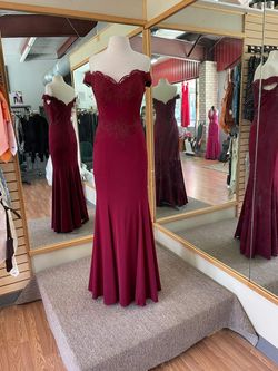 STARBOX Red Size 6 Maroon $300 Mermaid Dress on Queenly