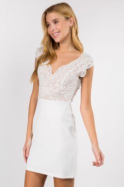 Style EKD2424 Fanco White Size 6 Lace Tall Height Cocktail Dress on Queenly