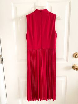 Red Size 4 Cocktail Dress on Queenly