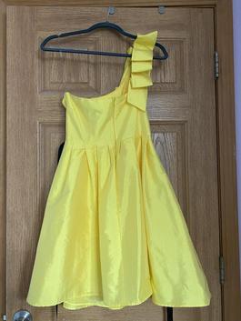 Yellow Size 8 Cocktail Dress on Queenly