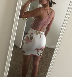 Windsor White Size 2 Bachelorette Floral Midi Cocktail Dress on Queenly
