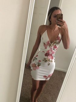 Windsor White Size 2 Bachelorette Floral Midi Cocktail Dress on Queenly