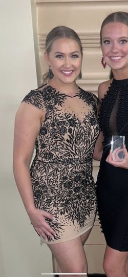 Sherri Hill Black Size 4 $300 Cocktail Dress on Queenly