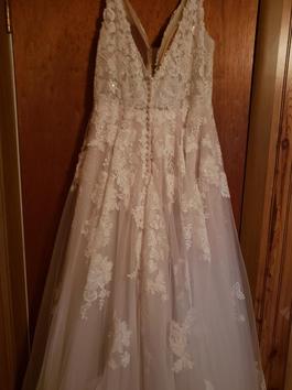 Fiancee Bridal Boerne TX White Size 18 Floor Length Pockets Plus Size Train Dress on Queenly