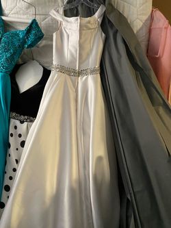Ritzee White Size 0 A-line Prom Straight Dress on Queenly