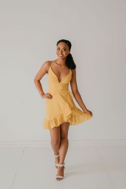 Style Melinida Yellow Size 6 Cocktail Dress on Queenly