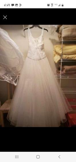 Nouvelle amsale White Size 6 Wedding Ball gown on Queenly