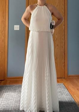 Xscape White Size 2 Floor Length Straight Dress on Queenly