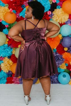 Style Velma Sydneys Closet Purple Size 14 Midi Plus Size Cocktail Dress on Queenly