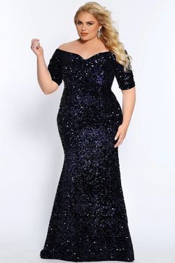 Style Jude Sydneys Closet Blue Size 14 V Neck Prom Velvet Straight Dress on Queenly