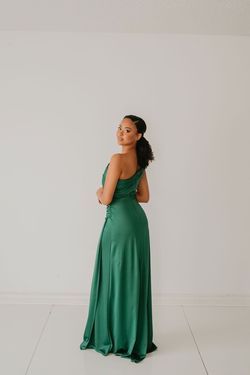 Style CD602 Coya Green Size 4 Pageant Prom Side slit Dress on Queenly