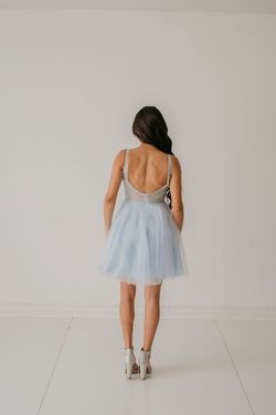 Style Myki Coya Blue Size 8 Euphoria Tulle Midi Summer Cocktail Dress on Queenly