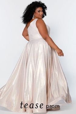 Style Yazmin Sydneys Closet Gold Size 22 Plus Size Tall Height A-line Ball gown on Queenly