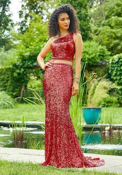Style Sophie MoriLee Red Size 4 Jewelled Straight Dress on Queenly