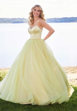 Style Franchesca MoriLee Yellow Size 16 Silk Sweetheart Ball gown on Queenly