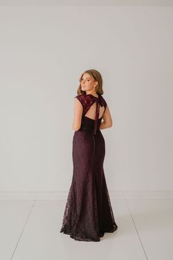 Style Nikki MoriLee Purple Size 10 Belt Straight Dress on Queenly