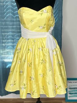 Betsey Johnson Yellow Size 4 Summer Midi Floral Floor Length Cocktail Dress on Queenly