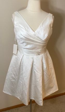 Shirleys Dress White Size 10 Appearance Homecoming Military Floor Length A-line Dress on Queenly