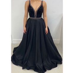 Sherri Hill Black Tie Size 12 Prom Plunge Jewelled Ball gown on Queenly