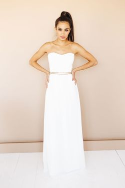Style 7542 Minuet White Size 6 7542 Straight Dress on Queenly