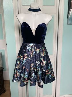 Jolene Blue Size 6 Velvet Prom Cocktail Dress on Queenly