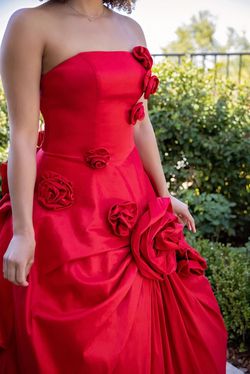 Bella Luna Gowns Red Size 4 Black Tie Ball gown on Queenly