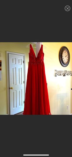 Red Size 8 Train Dress on Queenly