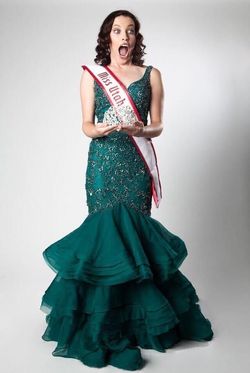 Mac Duggal Green Size 4 Prom V Neck Custom Mermaid Dress on Queenly