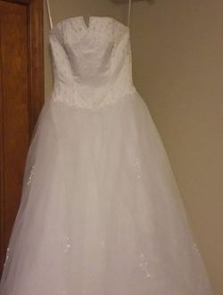 David's Bridal - Michaelangelo Signature Style White Size 8 Tall Height Cotillion Ball gown on Queenly