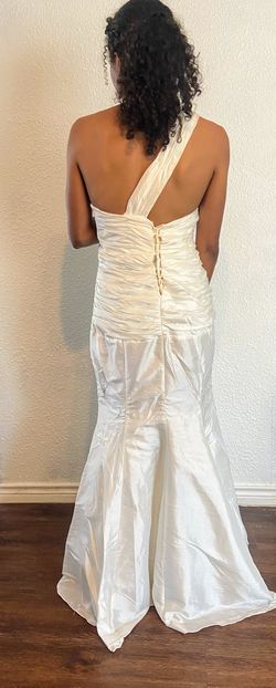 Dancing Queen White Size 14 Pageant Floor Length Prom Ball gown on Queenly