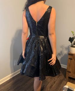 Mac Duggal Black Size 4 Sequined Midi Cocktail Dress on Queenly