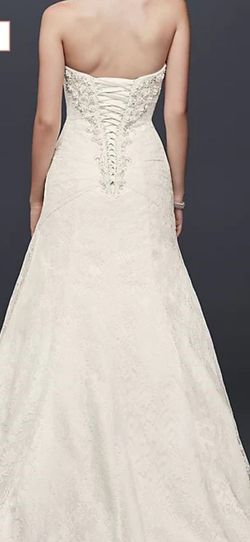 David's Bridal White Size 2 Lace Wedding Train Dress on Queenly