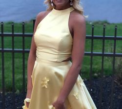 Sherri Hill Yellow Size 4 Floral Cut Out Train Dress on Queenly