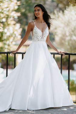 Style 3511 White Size 6 Ball gown on Queenly