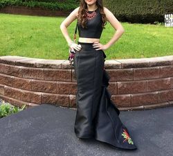 Sherri Hill Black Size 0 Two Piece Floor Length Straight Dress on Queenly