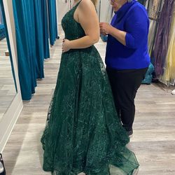 Ellie Wilde Green Size 12 Medium Height Prom Ball gown on Queenly