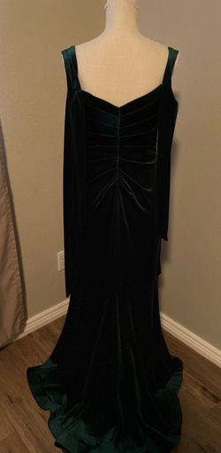 Green Size 10 Straight Dress on Queenly