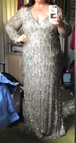 Mac Duggal Nude Size 16 Plus Size Straight Dress on Queenly
