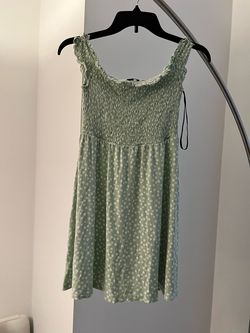 Forever21 Green Size 4 Midi Cocktail Dress on Queenly